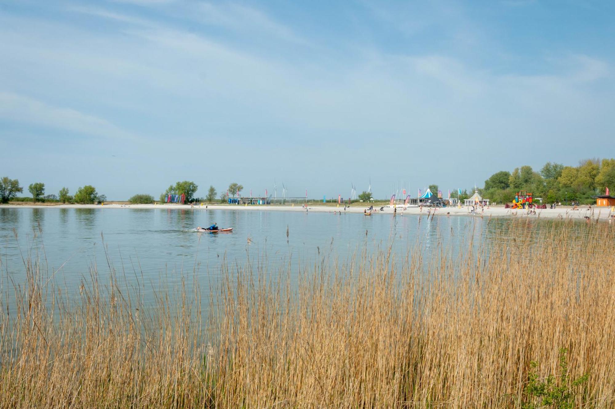 Zuiderzeestate 35, Prachtig Appartement Aan Het Ijsselmeer Makkum Exterior foto